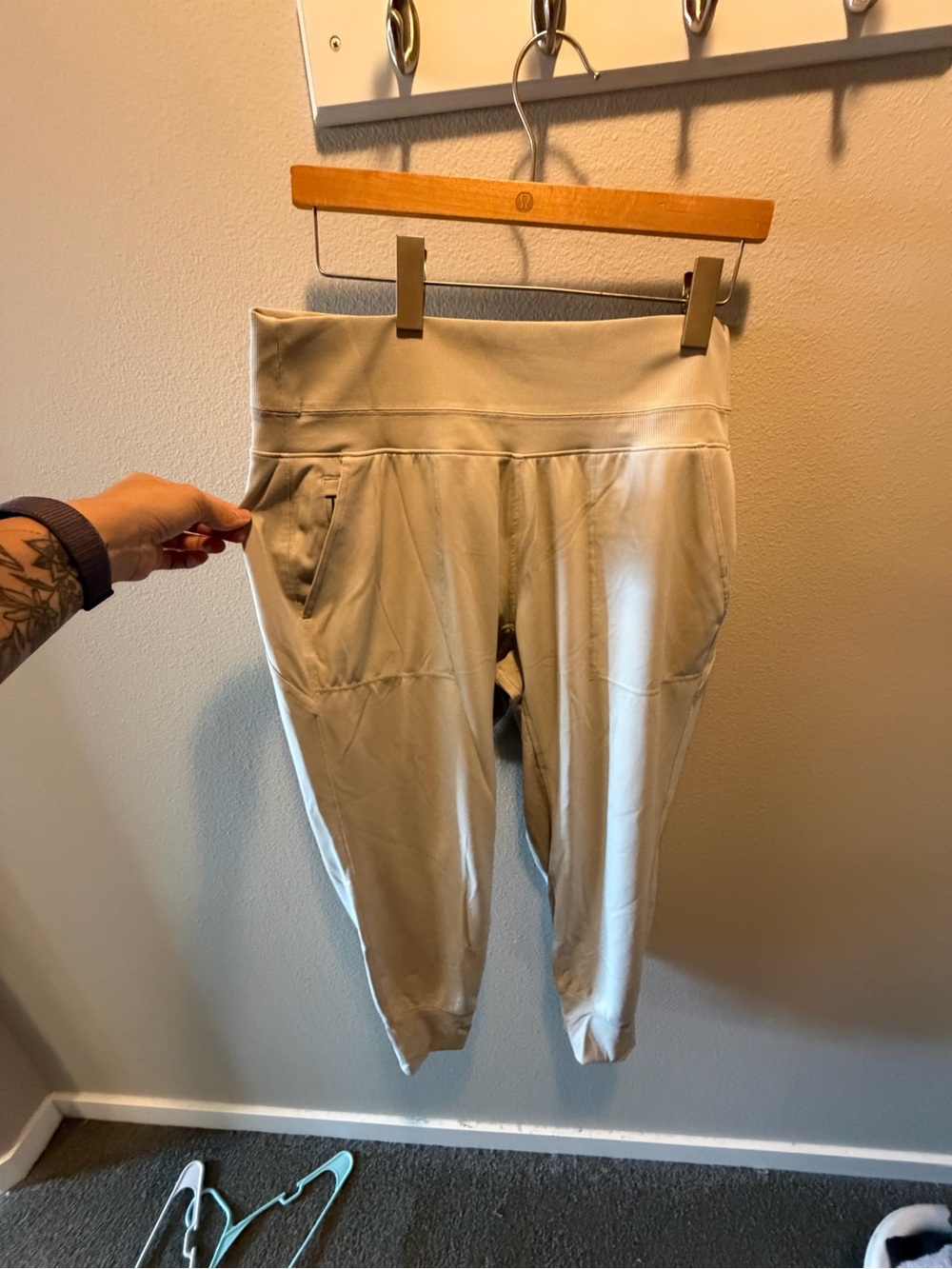 Athleta Cream large petite Jogger